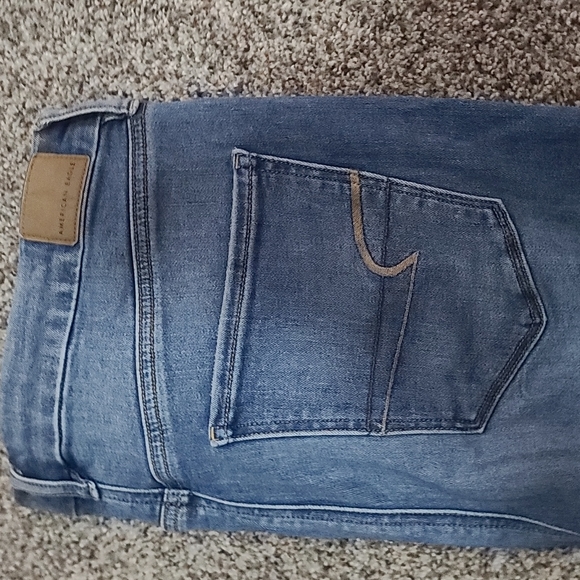 16 Short American Eagle Curvy Super Hi Rise Jegging Artist's Crop, Distressed - Picture 3 of 7